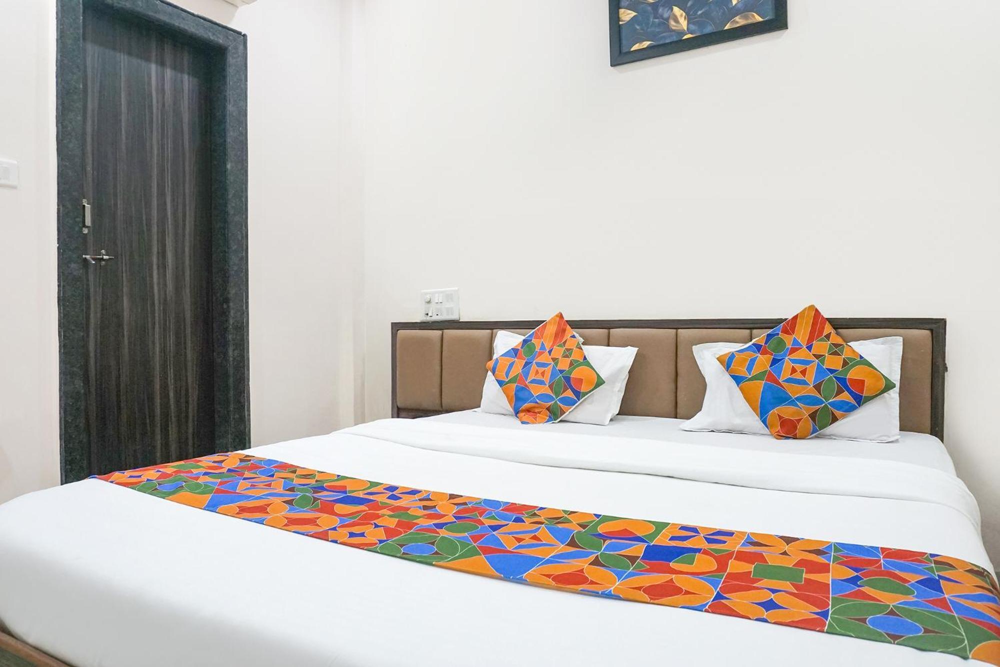 פונה Fabhotel Rachana Residency - Nr Shivaji Nagar Metro Station מראה חיצוני תמונה