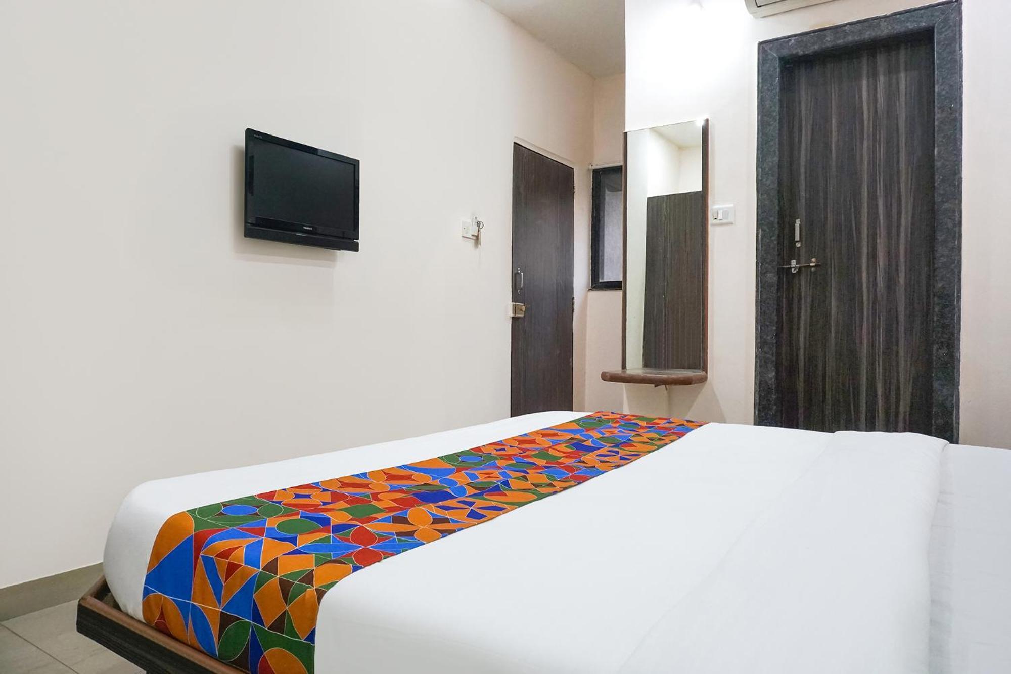 פונה Fabhotel Rachana Residency - Nr Shivaji Nagar Metro Station מראה חיצוני תמונה