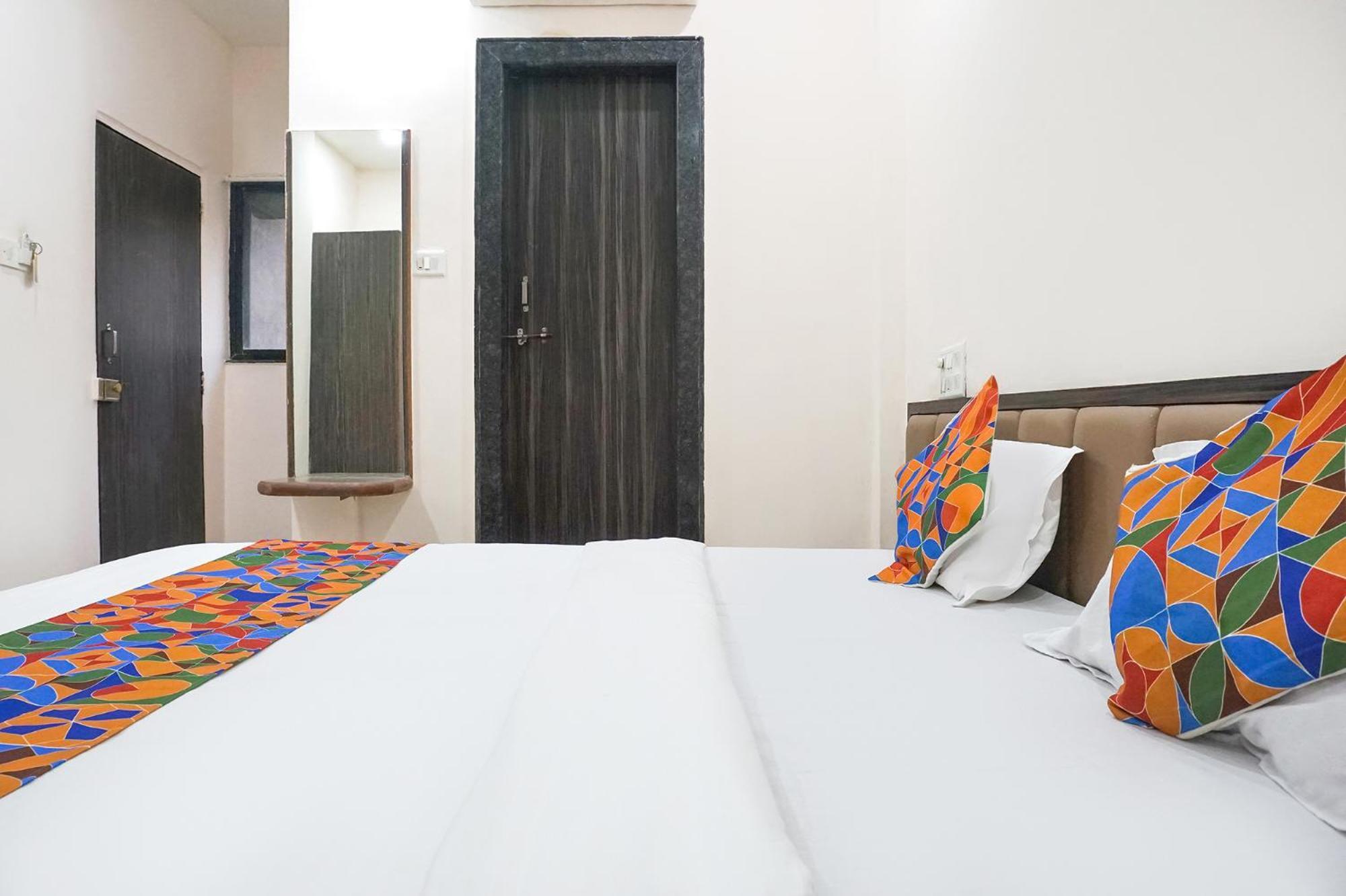 פונה Fabhotel Rachana Residency - Nr Shivaji Nagar Metro Station מראה חיצוני תמונה