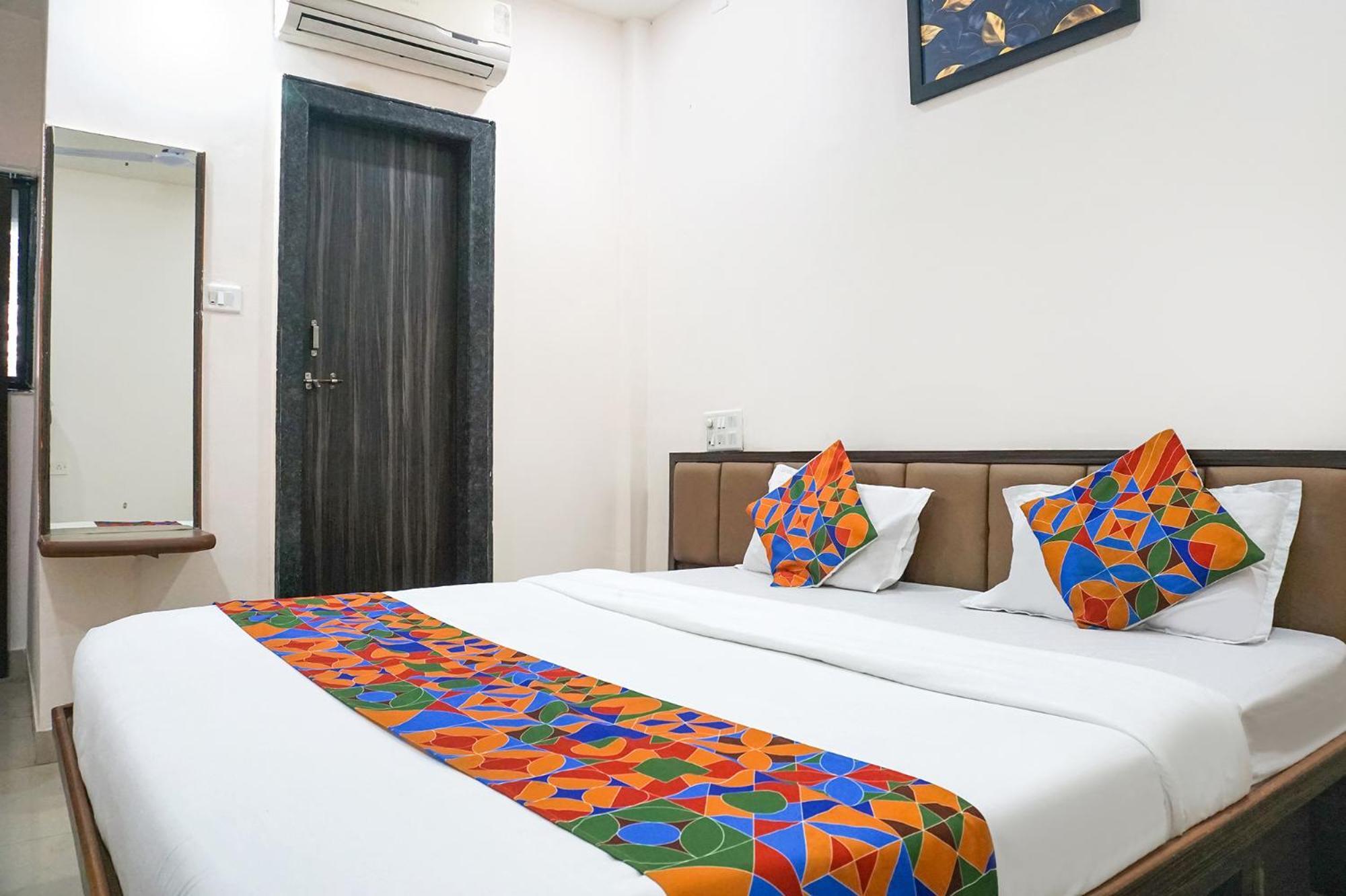 פונה Fabhotel Rachana Residency - Nr Shivaji Nagar Metro Station מראה חיצוני תמונה