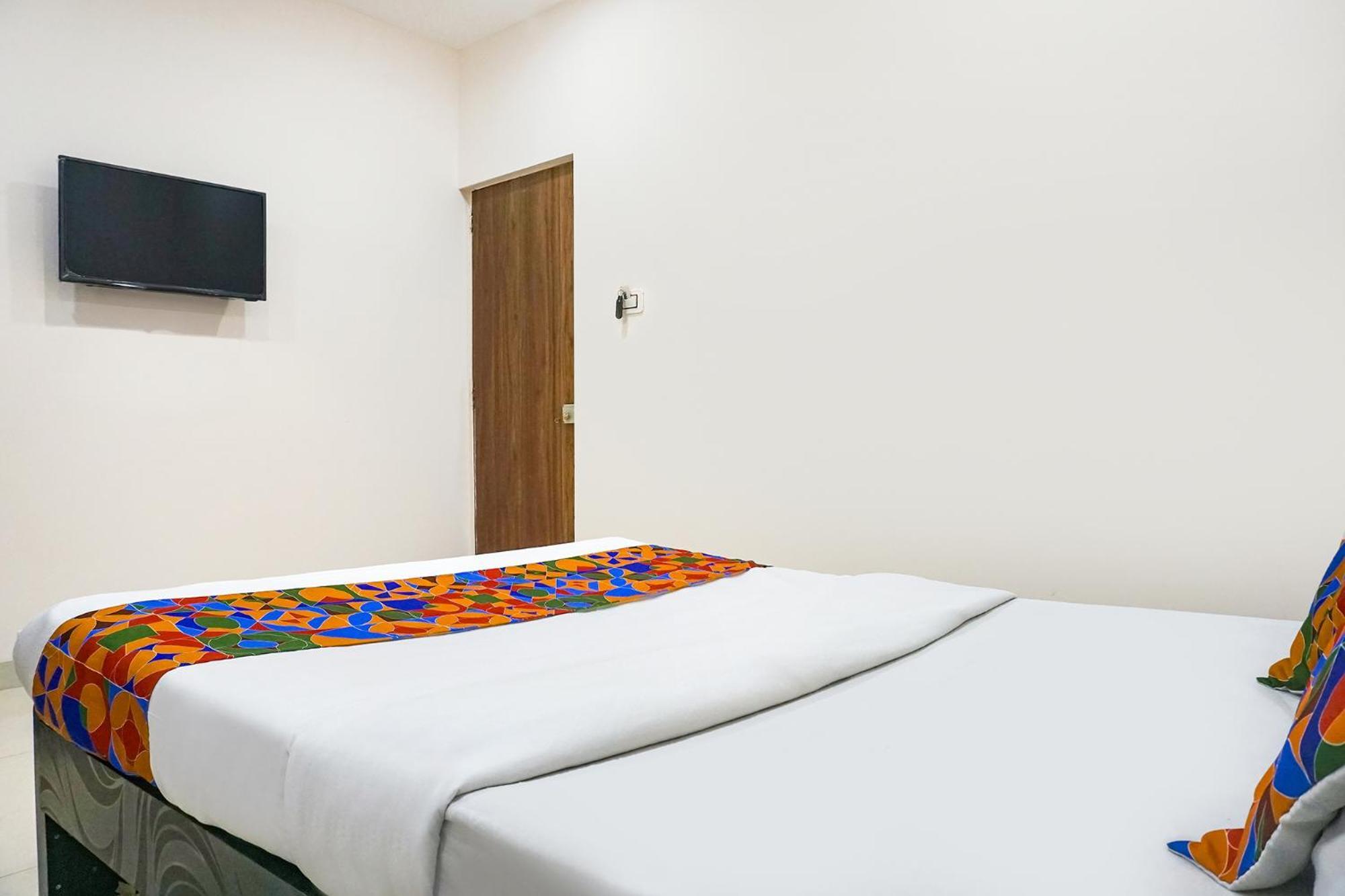 פונה Fabhotel Rachana Residency - Nr Shivaji Nagar Metro Station מראה חיצוני תמונה
