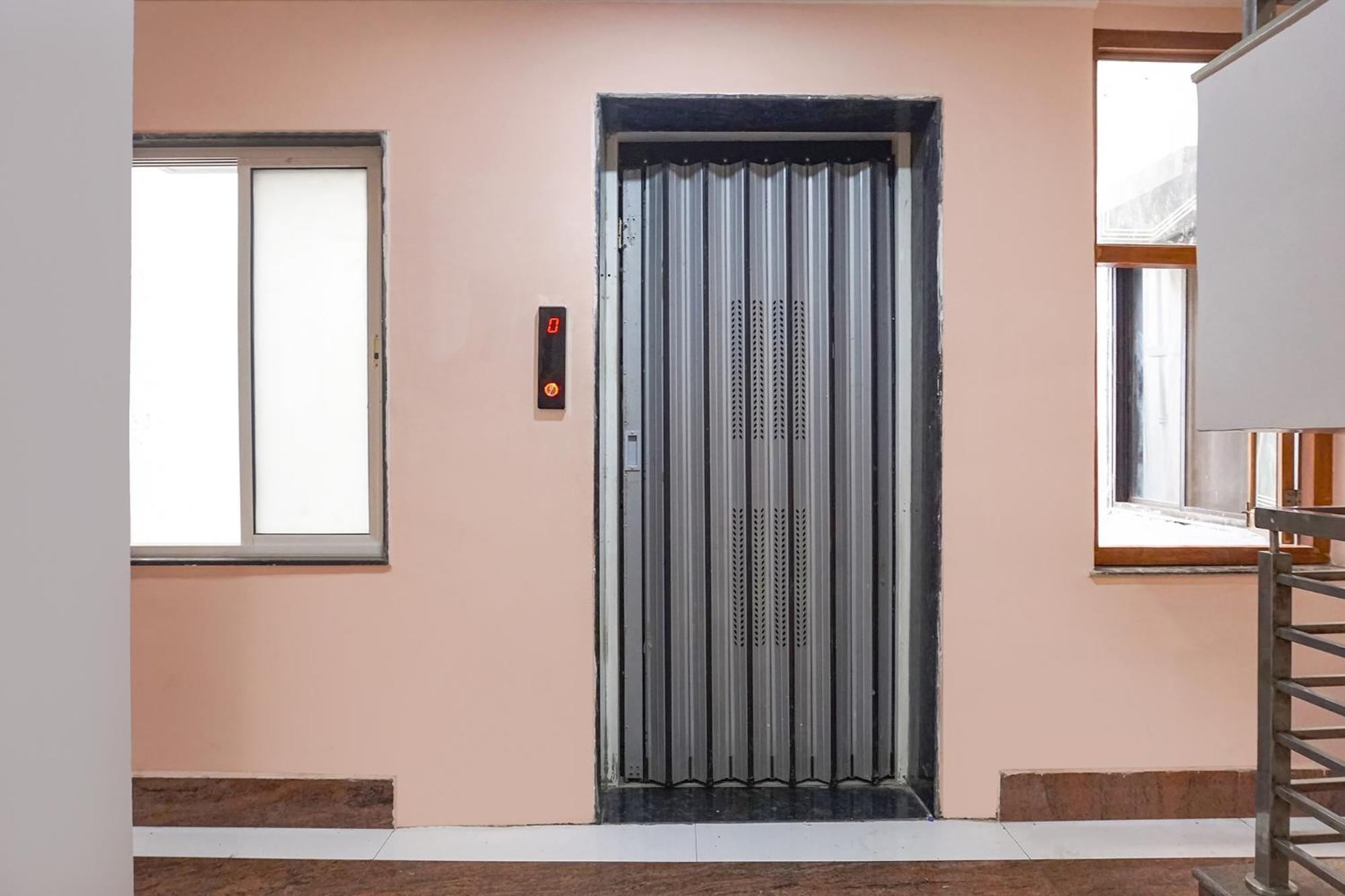 פונה Fabhotel Rachana Residency - Nr Shivaji Nagar Metro Station מראה חיצוני תמונה